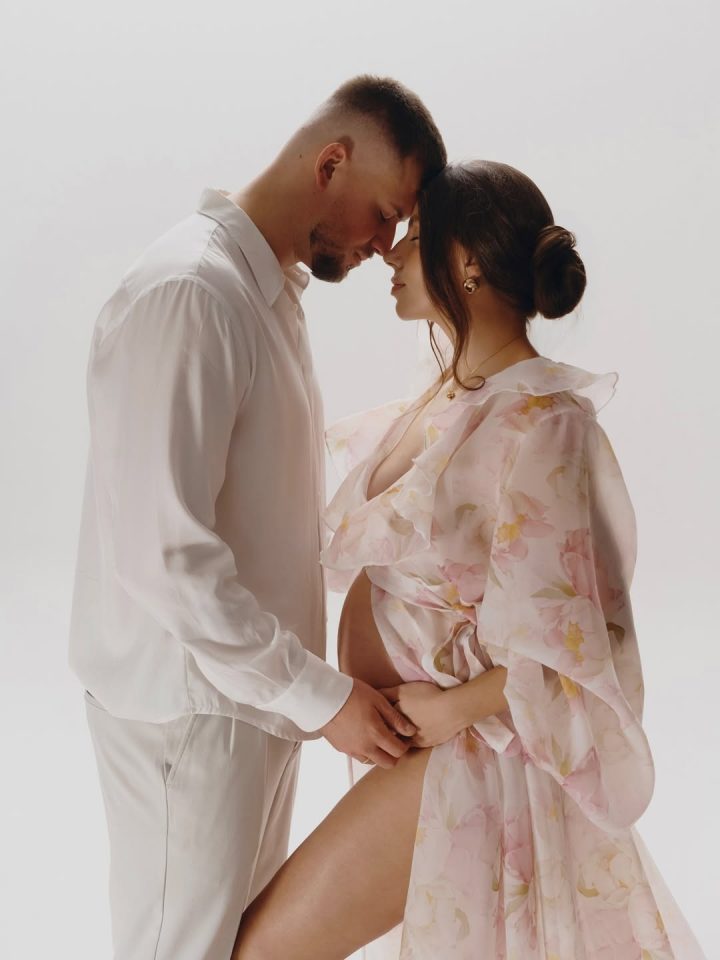 Ожидание чуда: беременная Марина Бех-Романчук тронула нежной фотосессией с мужем 7 SaveClip.App 601692842 18544816045002770 4279332658511284861 n e1766089013478