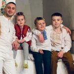 Публичный выход после личных перемен: Тарас Тополя появился на премьере вместе с сыновьями 15 Публичный выход после личных перемен: Тарас Тополя появился на премьере вместе с сыновьями