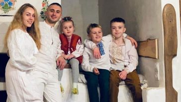 Публичный выход после личных перемен: Тарас Тополя появился на премьере вместе с сыновьями