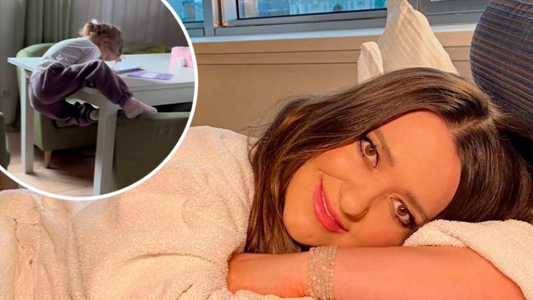 Маленькая непоседа с характером: дочь Могилевской поразила смелыми трюками дома