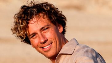 Максим Галкин ошеломил сеть новой фотосессией в пустыне: фанаты сравнивают его с голливудской звездой