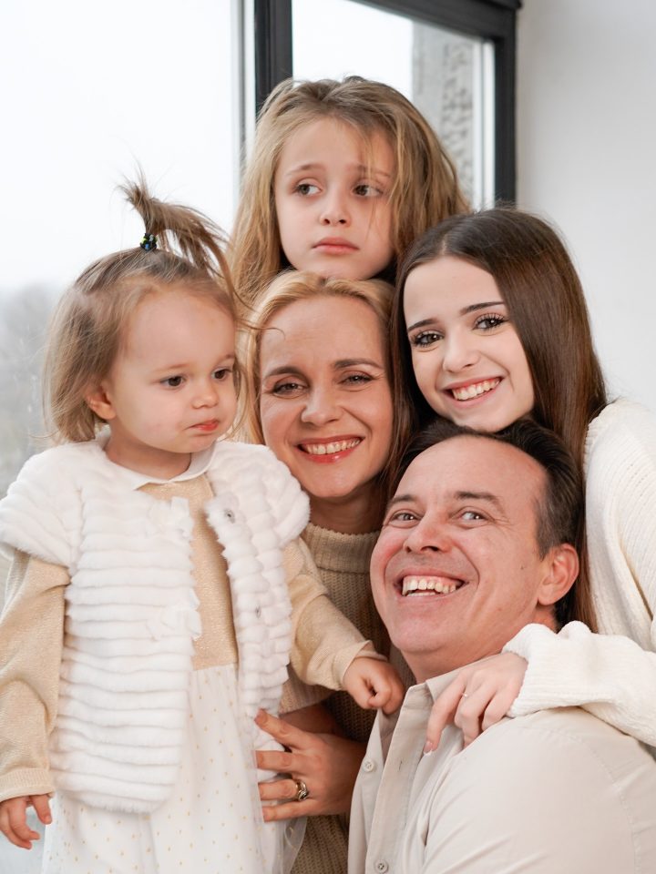 Лилия Ребрик показала страстные объятия с мужем у елки и трогательно поздравила его с 47-летием 10 liliia.rebrik 1765570390974 e1765570751891