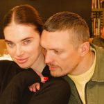 Праздник с нотками нежности: Усики показали трогательные моменты из новогоднего выступления маленькой Машеньки