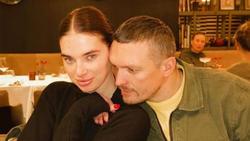 Праздник с нотками нежности: Усики показали трогательные моменты из новогоднего выступления маленькой Машеньки