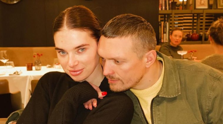 Праздник с нотками нежности: Усики показали трогательные моменты из новогоднего выступления маленькой Машеньки 6 Праздник с нотками нежности: Усики показали трогательные моменты из новогоднего выступления маленькой Машеньки