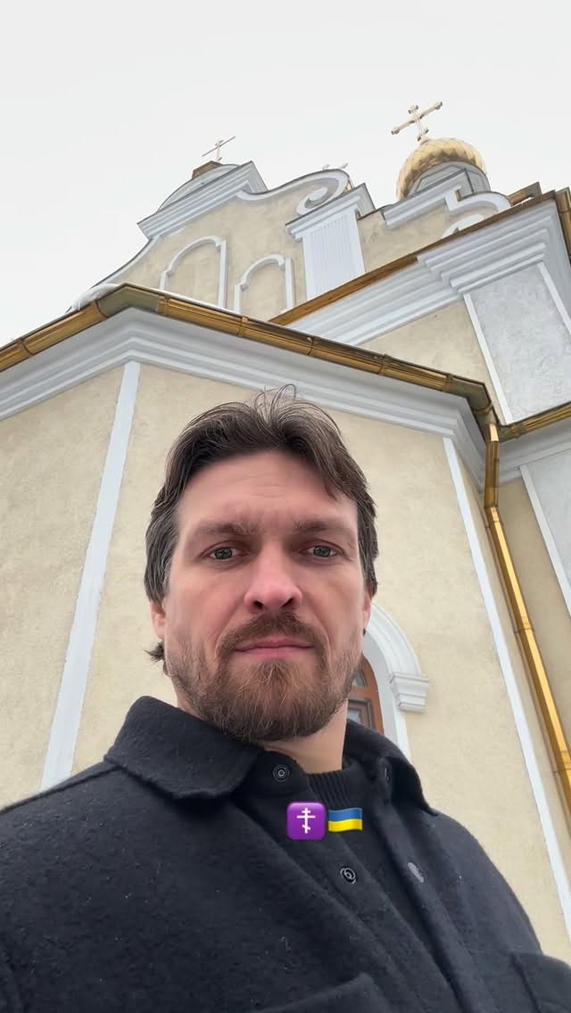 Александр Усик ответил на критику за Рождество 7 января: «Мы родились в разных местах» (ВИДЕО) 5 Александр Усик