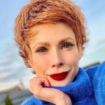 Купальник, каблуки и топор: Елена-Христина Лебедь устроила экстремальный фитнес прямо в снегу