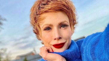 Купальник, каблуки и топор: Елена-Христина Лебедь устроила экстремальный фитнес прямо в снегу