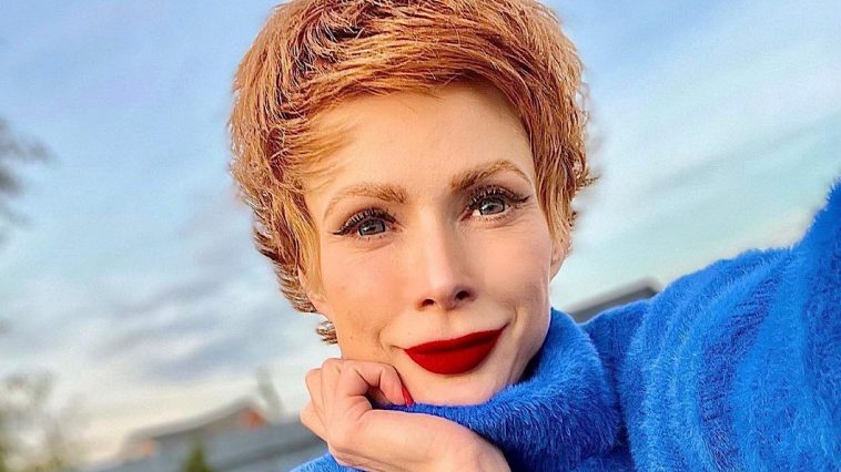 Купальник, каблуки и топор: Елена-Христина Лебедь устроила экстремальный фитнес прямо в снегу