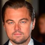 Элегантность вне возраста: 82-летняя мама Леонардо Ди Каприо стала настоящей звездой кинопремии