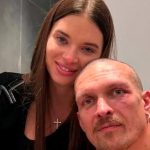 Снег, дети и слова единства: жена Усика показала теплые семейные мгновения чемпиона