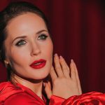 Смелый разрез и искренняя любовь: Наталья Денисенко восхитила романтическими кадрами с избранником