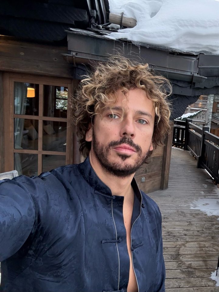 Максим Галкин в 49 сверкнул стальными мышцами в Куршевеле — фанатки в восторге 7 1770147862031 e1770147979584