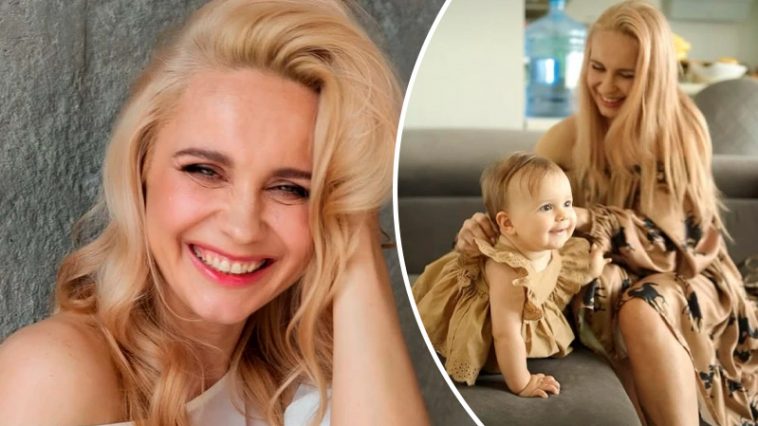 Первый бьюти-эксперимент: 1,5-летняя дочь Лилии Ребрик растрогала сеть попыткой накрасить губы