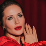 От белого до пламенного: Наталья Денисенко поразила смелым перевоплощением