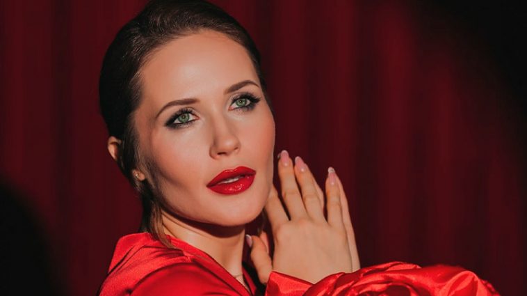 От белого до пламенного: Наталья Денисенко поразила смелым перевоплощением