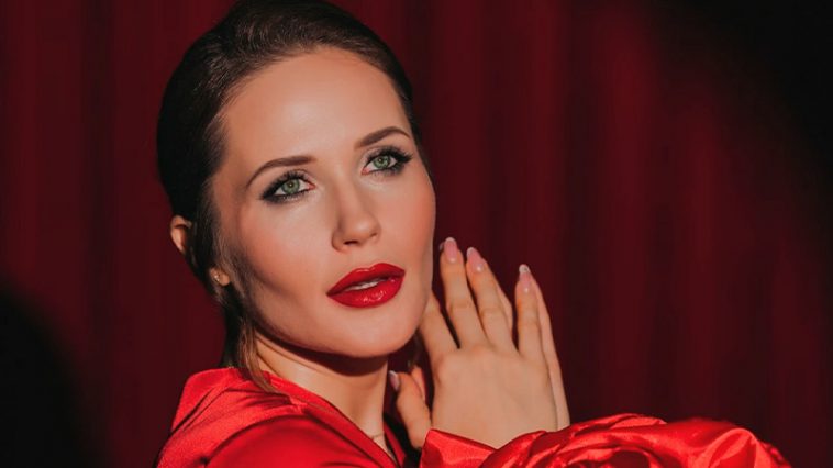 От белого до пламенного: Наталья Денисенко поразила смелым перевоплощением