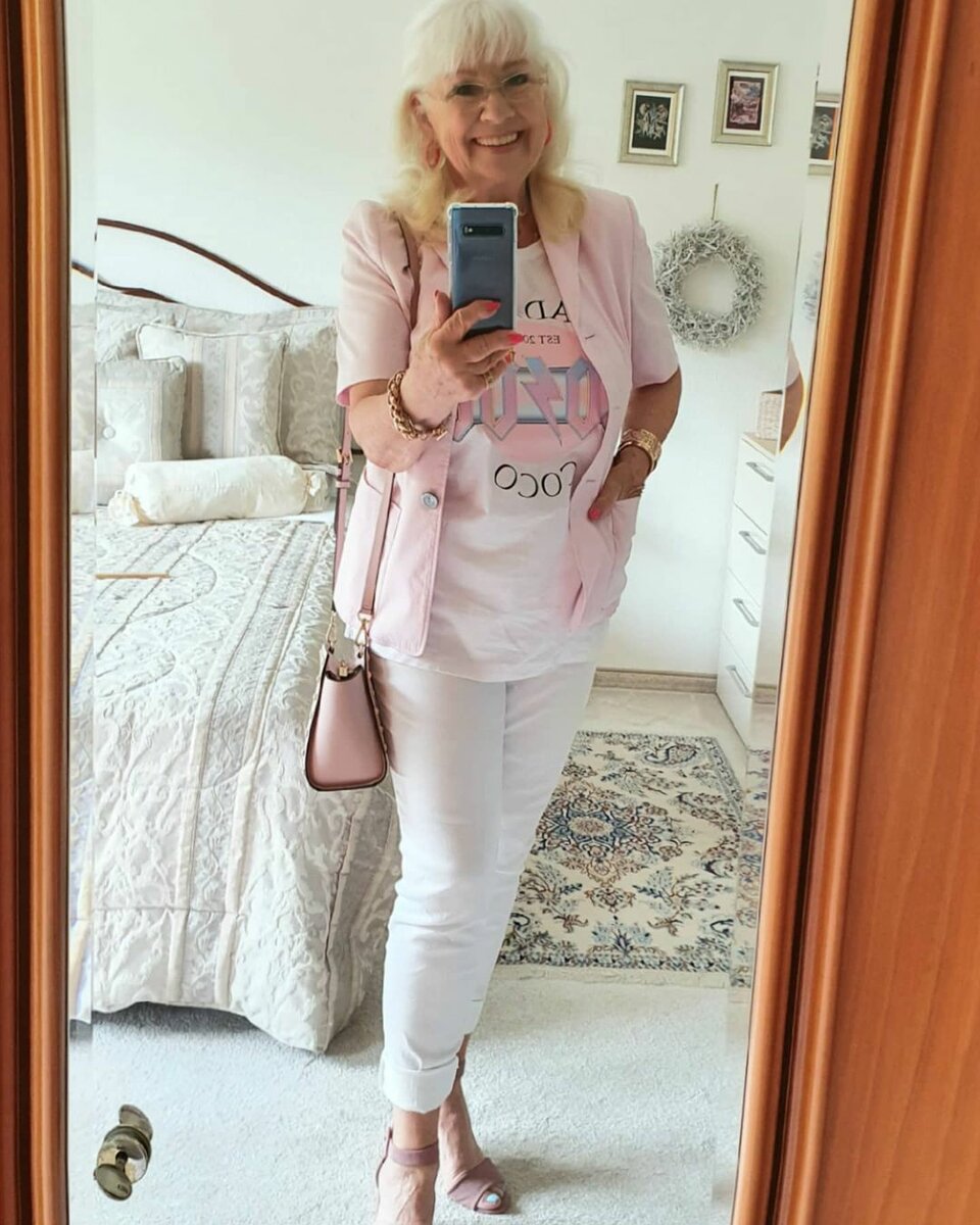 Вот как надо одеваться в 70 лет: стильные образы пенсионерки из Германии покоряют мир 2 1