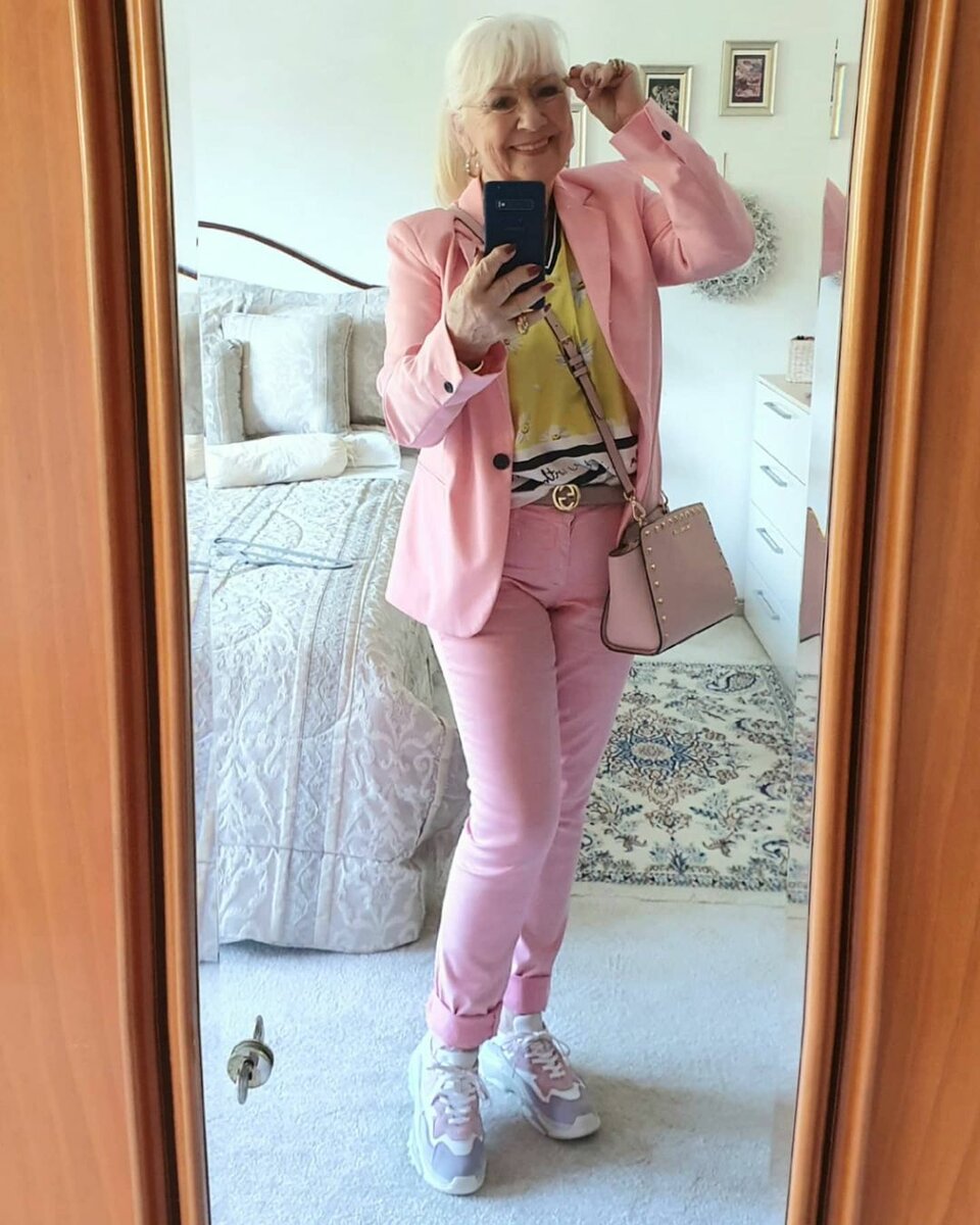 Вот как надо одеваться в 70 лет: стильные образы пенсионерки из Германии покоряют мир 12 11