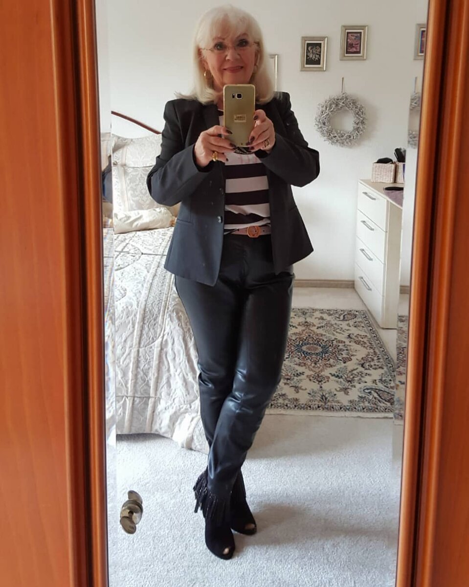 Вот как надо одеваться в 70 лет: стильные образы пенсионерки из Германии покоряют мир 14 13