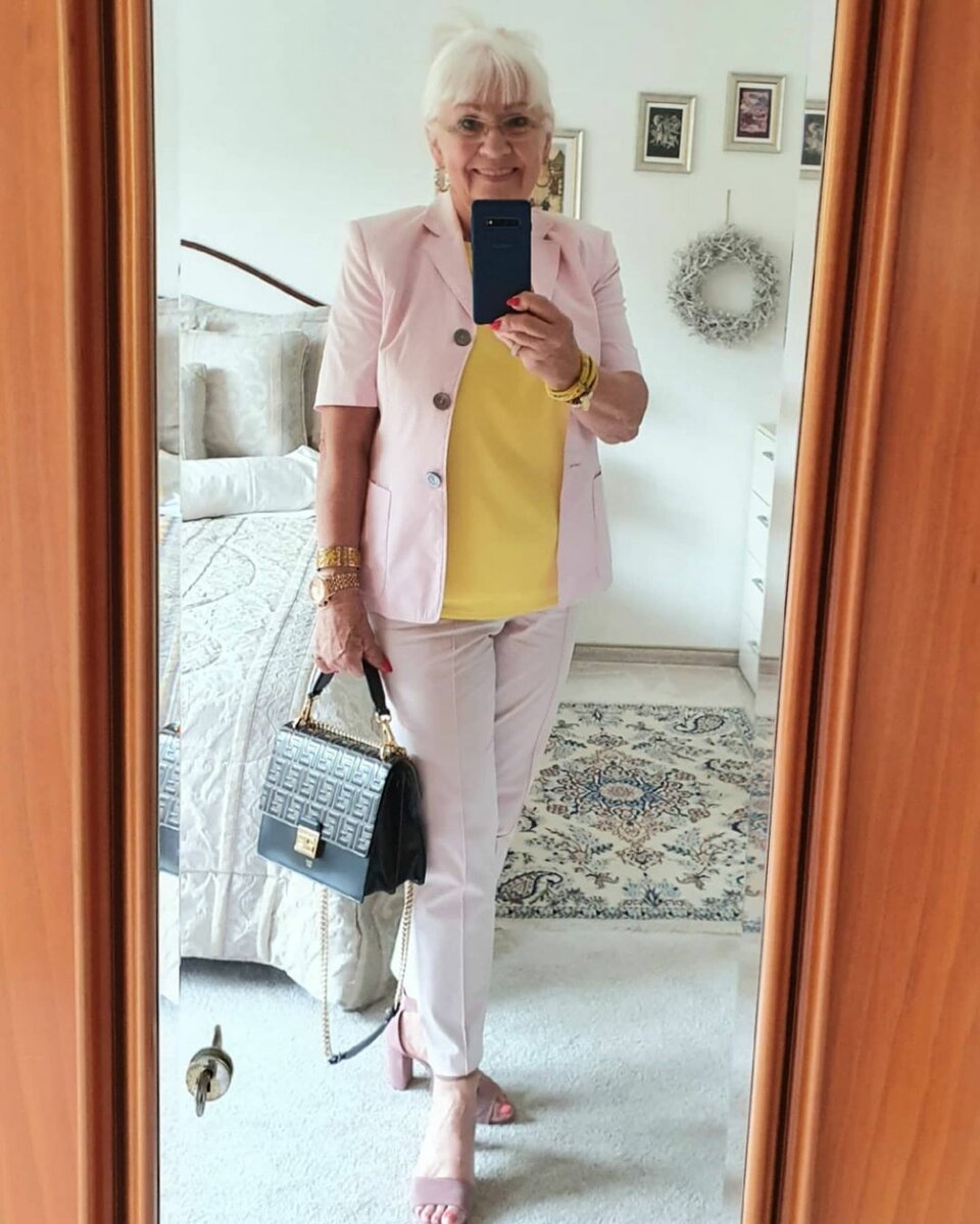 Вот как надо одеваться в 70 лет: стильные образы пенсионерки из Германии покоряют мир 16 15