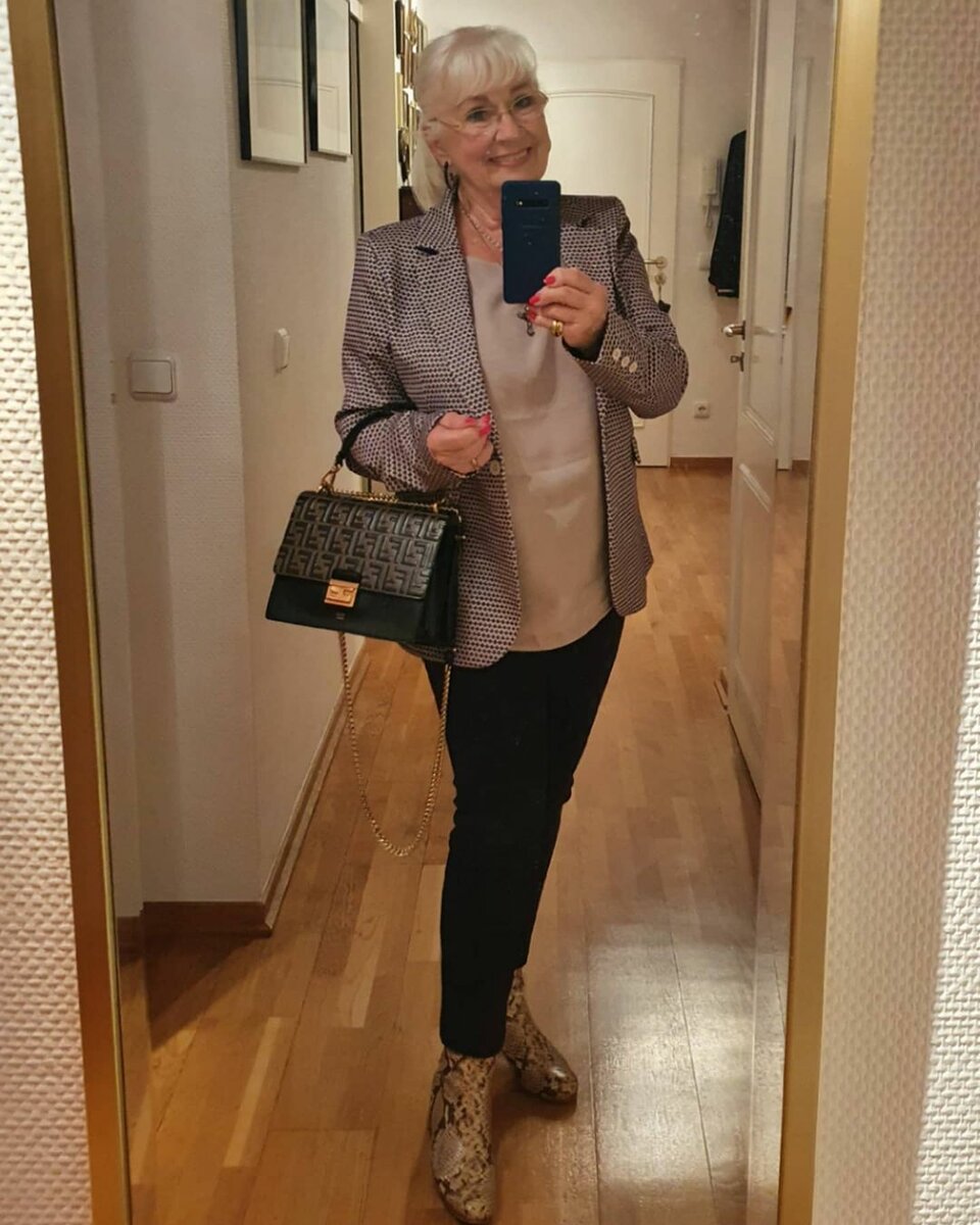 Вот как надо одеваться в 70 лет: стильные образы пенсионерки из Германии покоряют мир 18 17