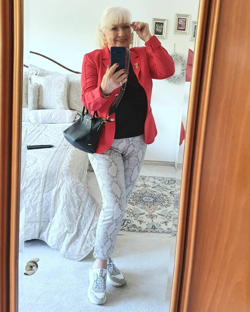 Вот как надо одеваться в 70 лет: стильные образы пенсионерки из Германии покоряют мир 19 18