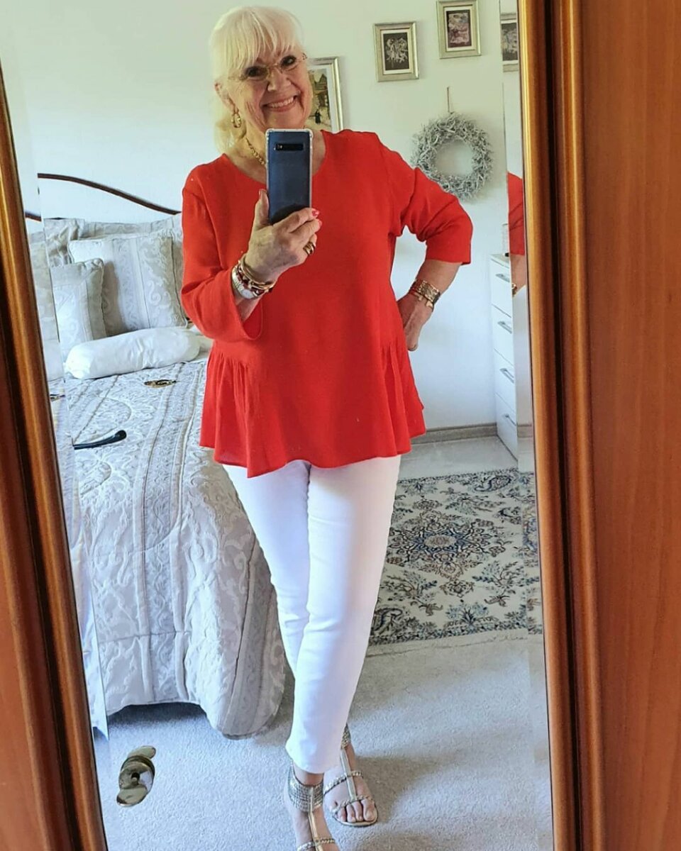 Вот как надо одеваться в 70 лет: стильные образы пенсионерки из Германии покоряют мир 21 20