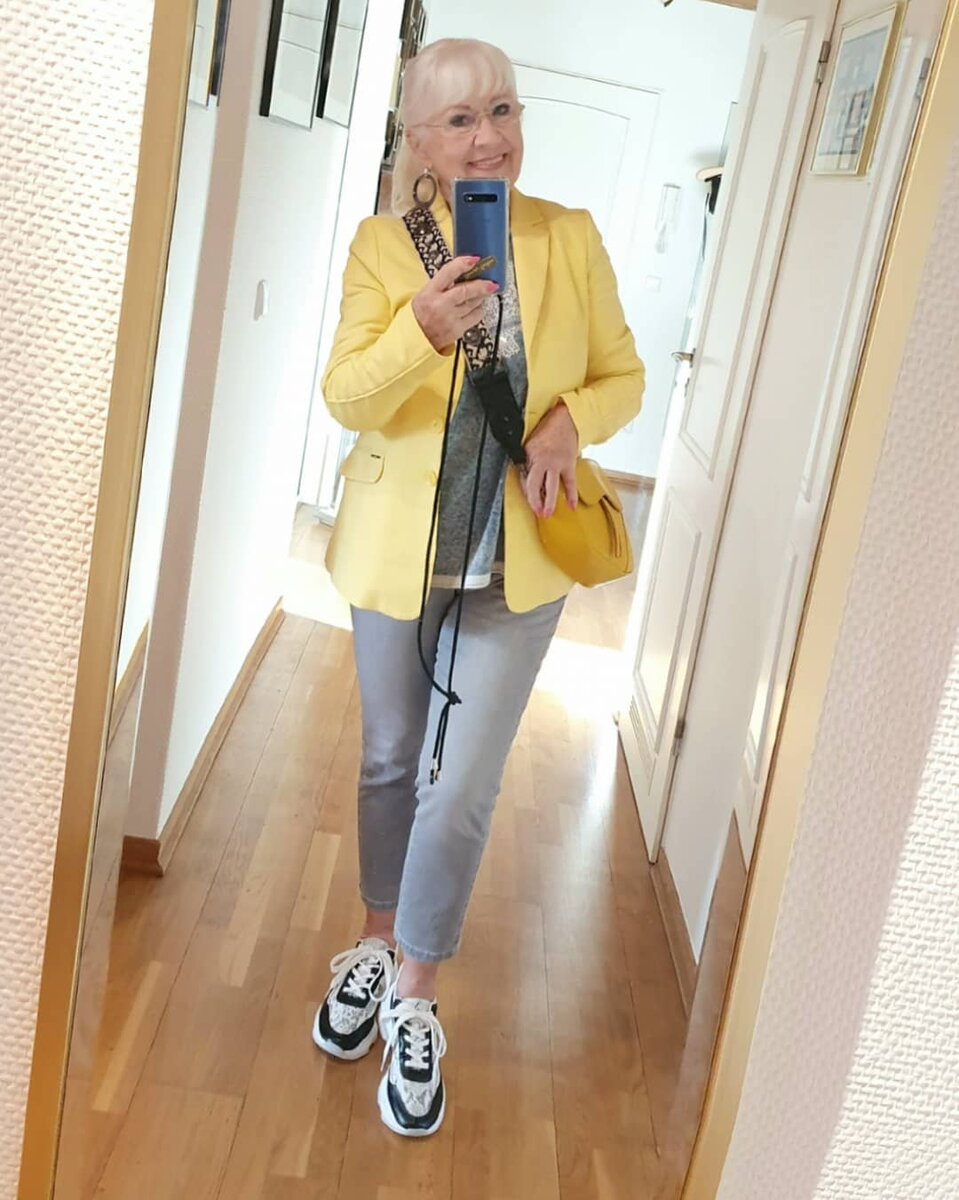 Вот как надо одеваться в 70 лет: стильные образы пенсионерки из Германии покоряют мир 4 3