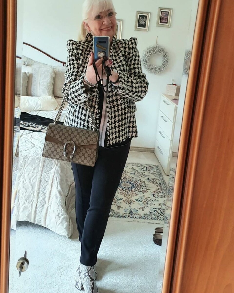 Вот как надо одеваться в 70 лет: стильные образы пенсионерки из Германии покоряют мир 8 7