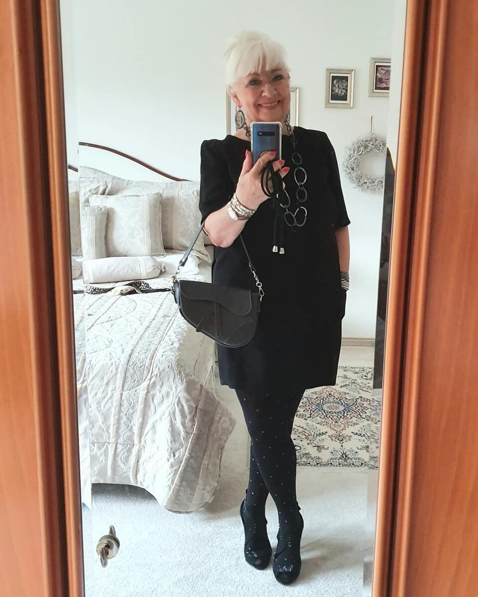Вот как надо одеваться в 70 лет: стильные образы пенсионерки из Германии покоряют мир 9 8