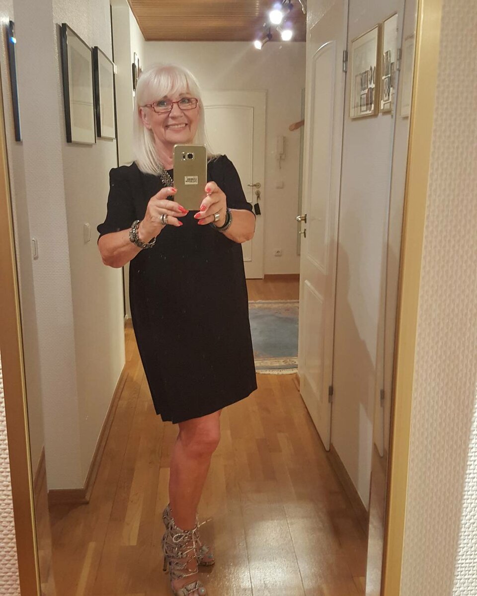 Вот как надо одеваться в 70 лет: стильные образы пенсионерки из Германии покоряют мир 10 9