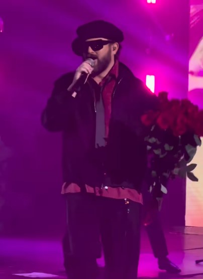 "Его едва узнали": Дзидзьо неожиданно появился на сцене с Олей Цыбульской и удивил новым образом 5 Screenshot 2 3