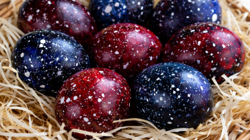 Пасхальный декор своими руками: «космические» крашанки с эффектом звездного неба