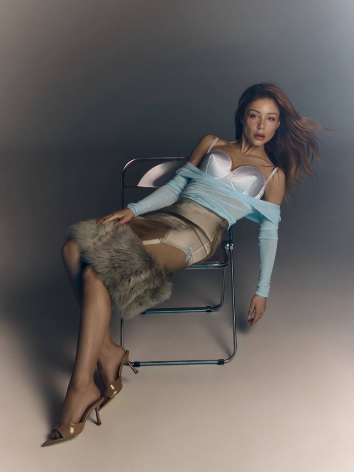 Прозрачная юбка и глубокий смысл: Кароль удивила откровенным перевоплощением 4 tina karol 1774084777981 e1774085708825