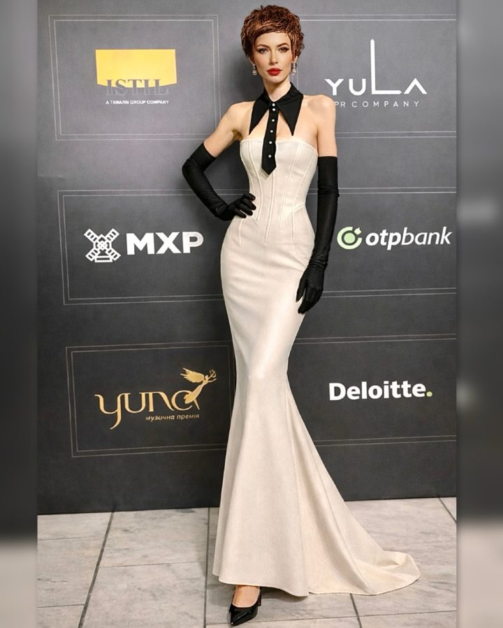 Олена-Крістіна Лебідь