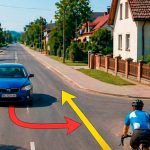 Кто должен проехать первым: автомобиль или велосипедист?