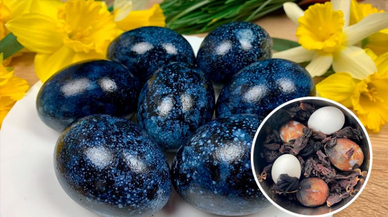 Эффектные пасхальные яйца без лишних затрат: оставьте их в этом настое всего на 30 минут