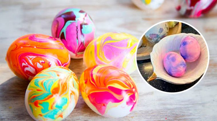 Косметический лайфхак к Пасхе: как создать мраморные пасхальные яйца за несколько минут 1 Косметический лайфхак к Пасхе: как создать мраморные пасхальные яйца за несколько минут