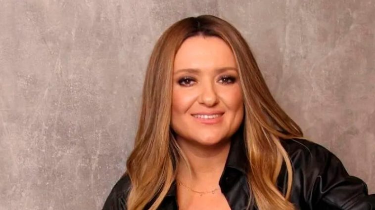 Утро, умиляющее до слез: дочери застелили дом лепестками роз и тронули Могилевскую искренним сюрпризом 1 Утро, умиляющее до слез: дочери застелили дом лепестками роз и тронули Могилевскую искренним сюрпризом