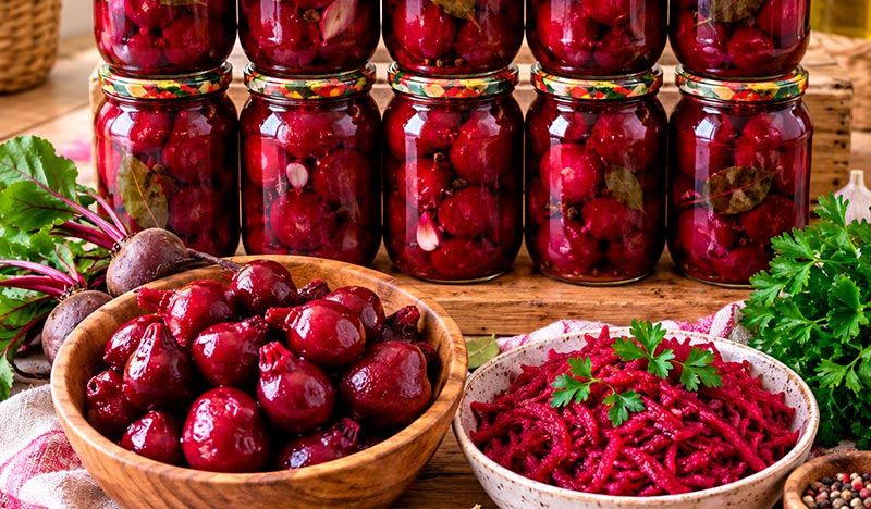 Маленькую свёклу больше не выбрасываю: мариную целиком — зимой открываю банку и сразу готовлю салат