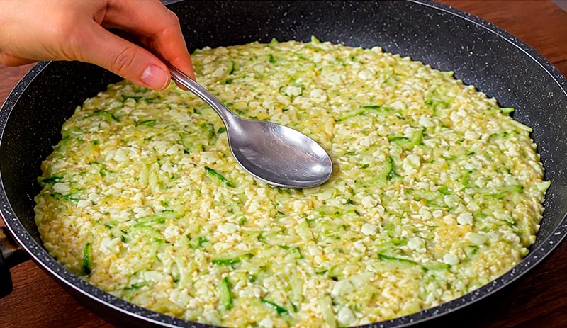 Кабачковые хачапури с сыром и творогом на сковороде