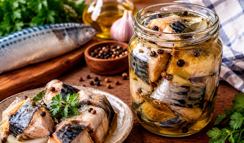 Скумбрия в масле в домашних условиях: вкусные рыбные консервы без автоклава