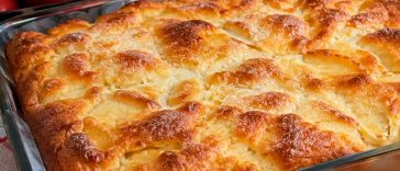 Королевская шарлотка с яблоками и сметанной заливкой — простой рецепт