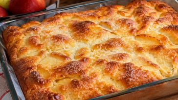 Королевская шарлотка с яблоками и сметанной заливкой — простой рецепт