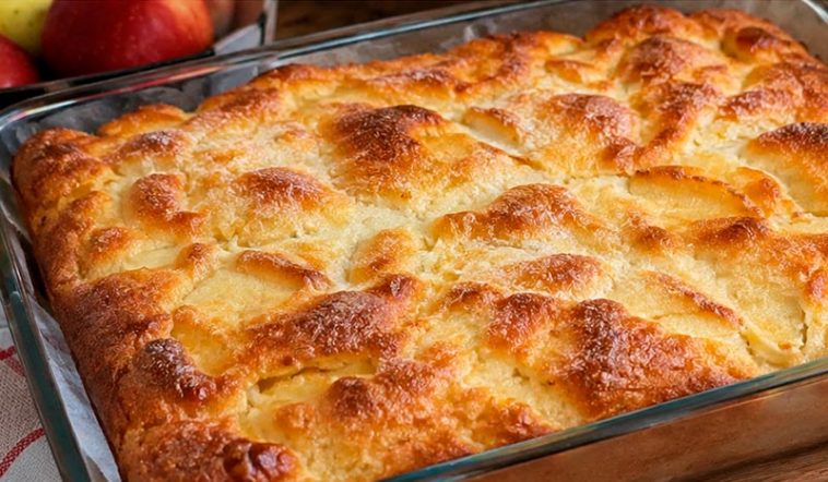 Королевская шарлотка с яблоками и сметанной заливкой — простой рецепт 2 Королевская шарлотка с яблоками и сметанной заливкой — простой рецепт