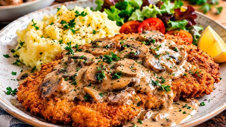 Немецкий шницель с грибным соусом: сочное мясо и нежная подлива, как в Германии