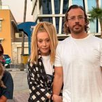 Новое фото Аллы Пугачёвой и Максима Галкина с поклонницей в Лимасоле: октябрь 2026 года 11 Новое фото Аллы Пугачёвой и Максима Галкина с поклонницей в Лимасоле: октябрь 2026 года