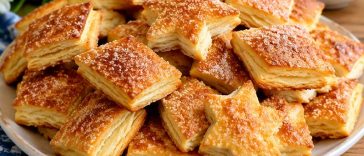 Очень вкусное слоёное печенье со сладкой корочкой — простой рецепт