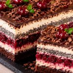 🍒 Торт «Карпатский» — шоколад, мак, вишня и нежный крем! После первого кусочка просят добавку
